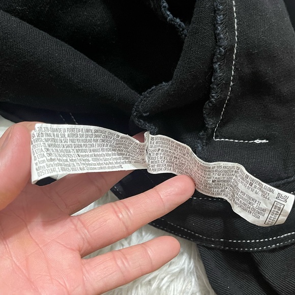 EUC Women’s Small Forever 21 Contrast Stitch Denim Jacket In Black - Picture 11 of 12